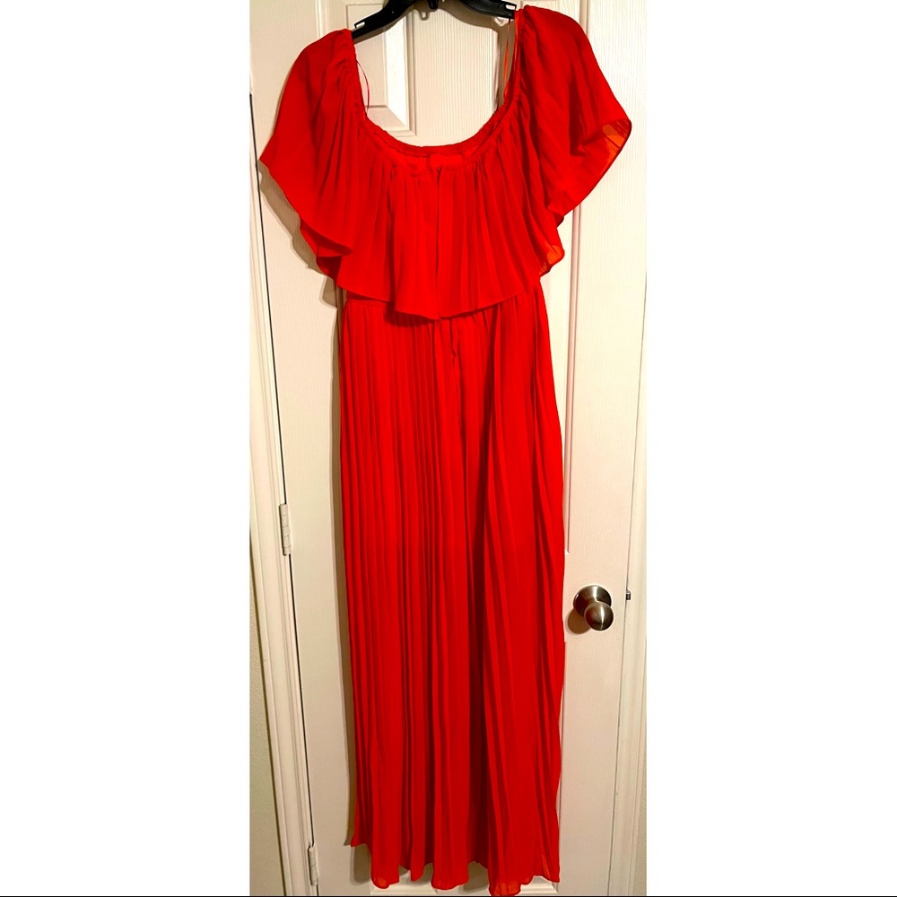Off the shoulders maxi dress